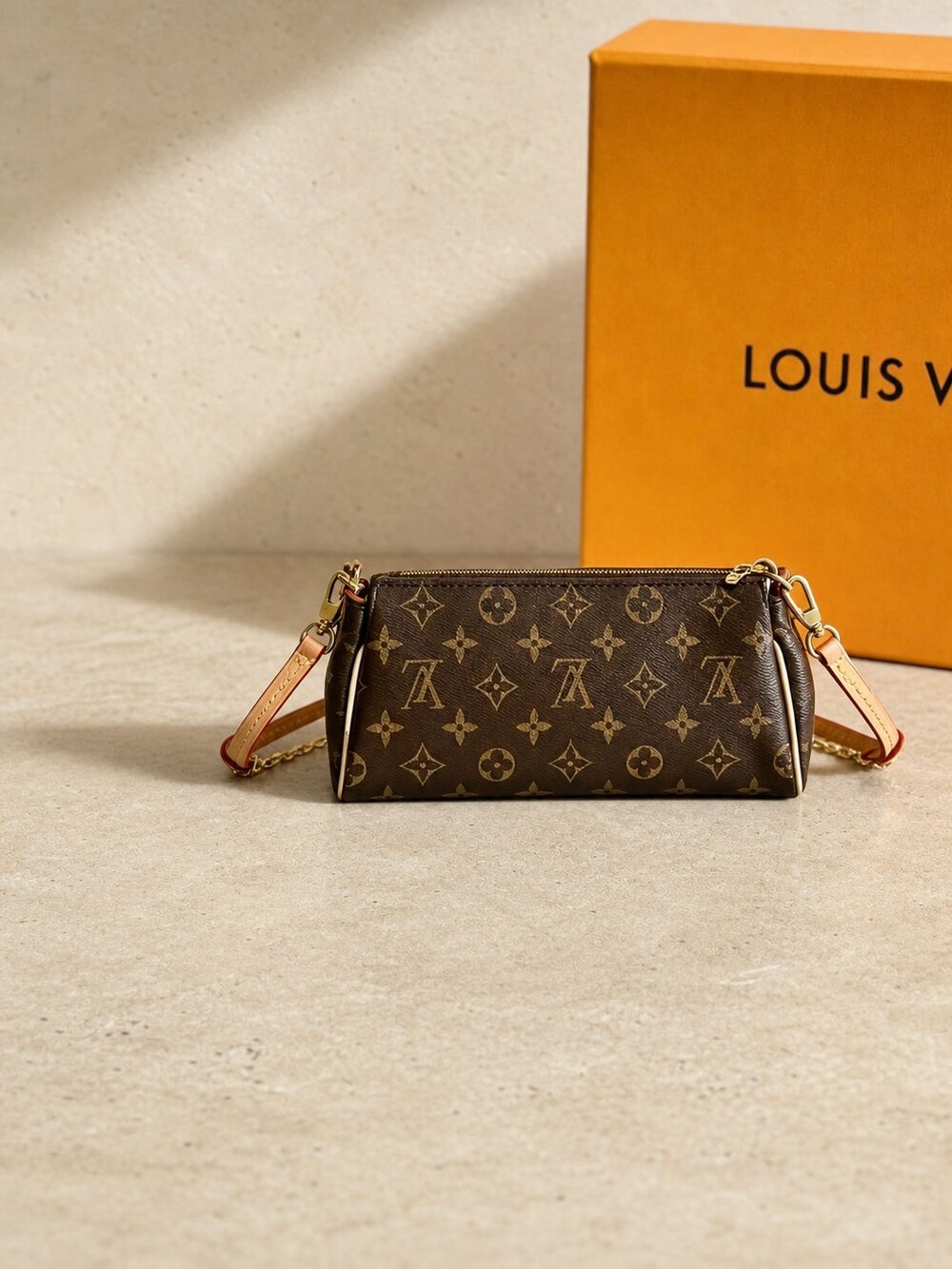 Louis Vuitton Gold Chain Eva Evening Clutch in Monogram Canvas - Picture 2 of 6